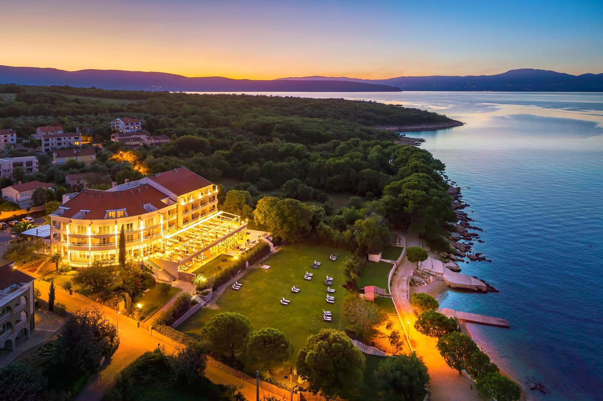 Spa & Wellness Hotel Pinia Malinska Exterior photo