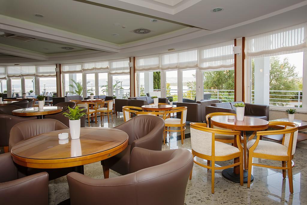 Spa & Wellness Hotel Pinia Malinska Exterior photo