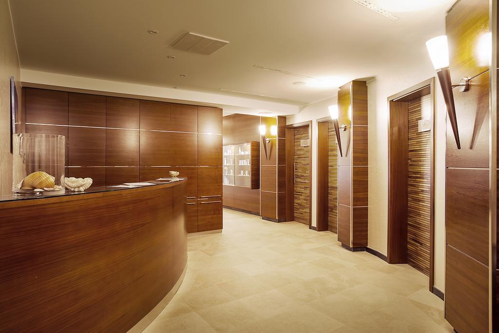 Spa & Wellness Hotel Pinia Malinska Exterior photo