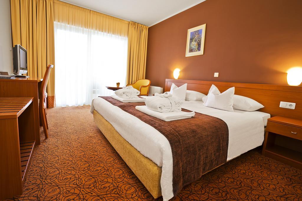 Spa & Wellness Hotel Pinia Malinska Room photo