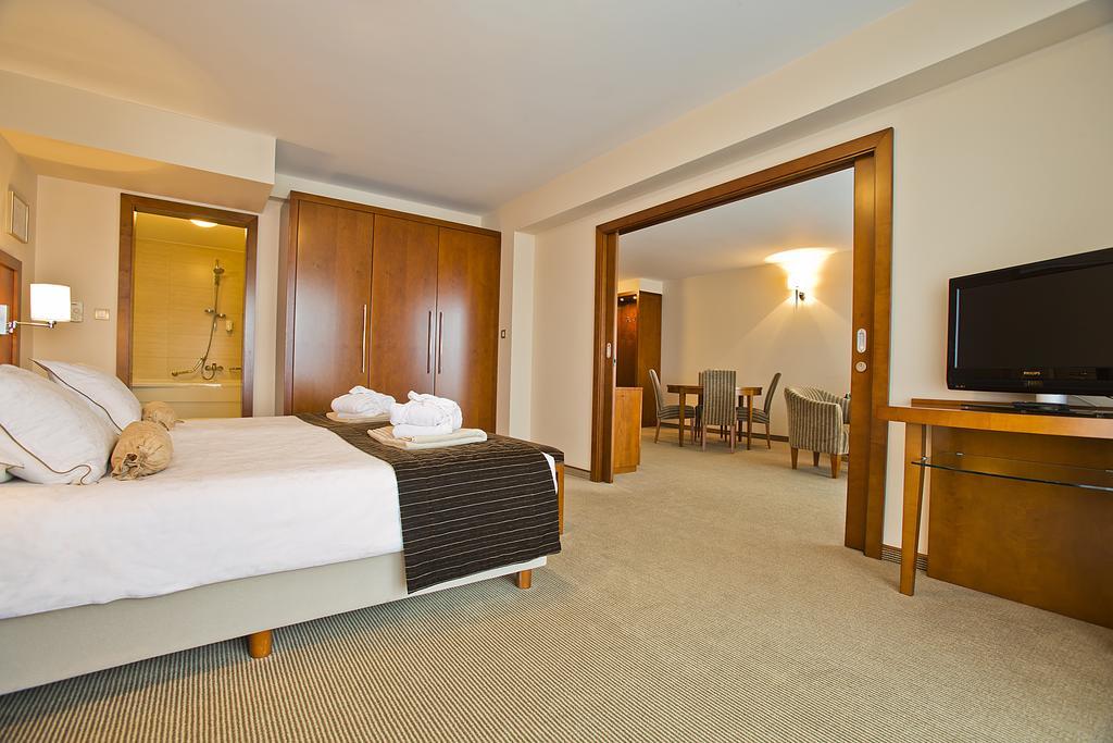 Spa & Wellness Hotel Pinia Malinska Room photo