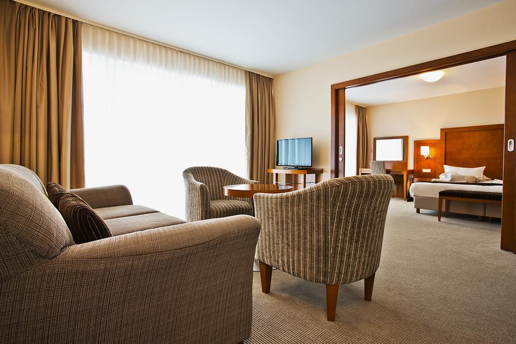 Spa & Wellness Hotel Pinia Malinska Room photo